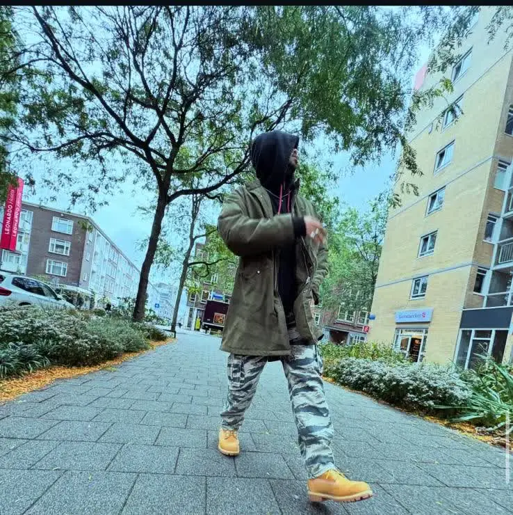 Ri-Flex walking down a Rotterdam street